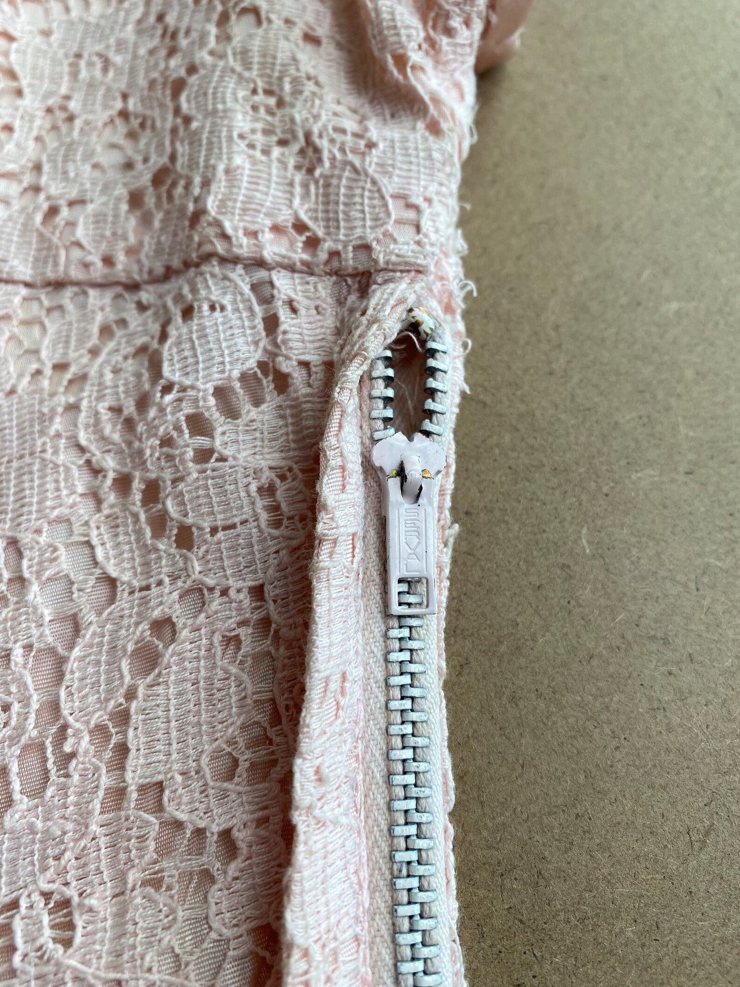 1940s Pink Lace Cocktail Dress (S)