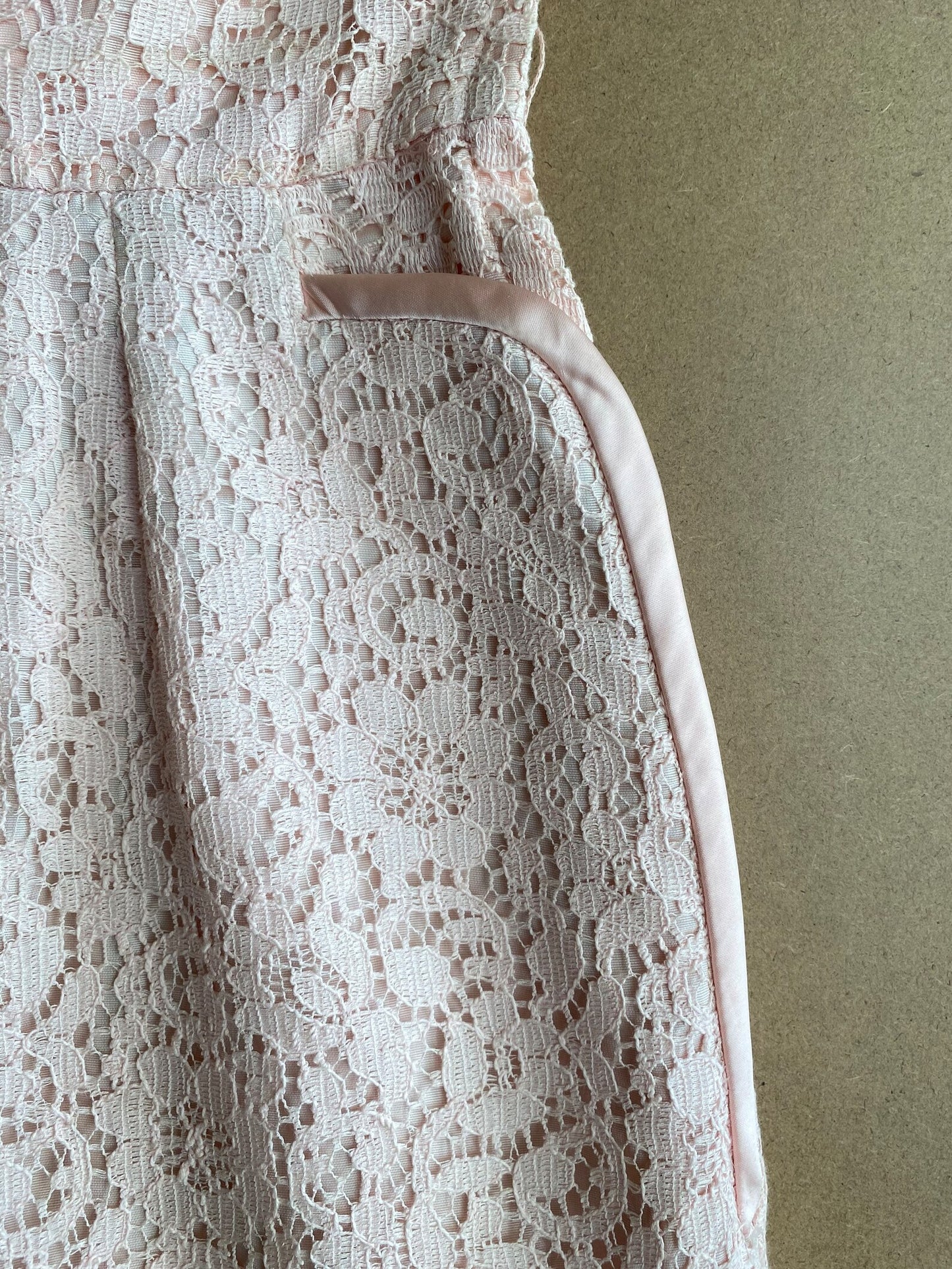 1940s Pink Lace Cocktail Dress (S)